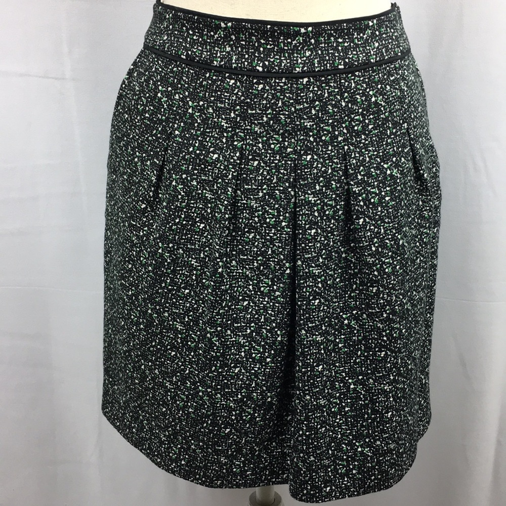 Adorable Ann T. graphic black white & green skirt